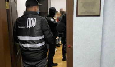 ДБР повідомило про підозру трьом працівникам київської поліції за вимагання неправомірної вигоди
